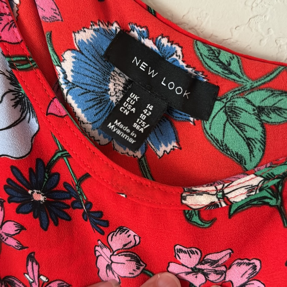 Red Floral Asymmetrical Hem Blouse | Size 10 | New Look | Boho/Casual - Picture 4 of 5